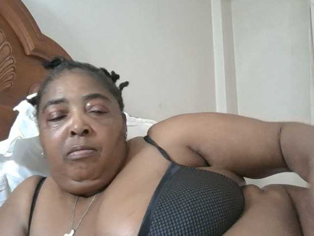 pussylips53 live cam on BongaCams