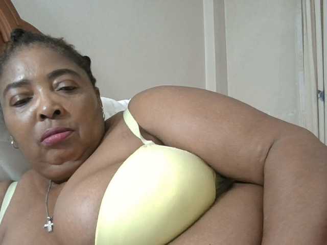 pussylips53 live cam on BongaCams