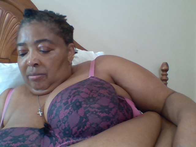 pussylips53 live webcam show