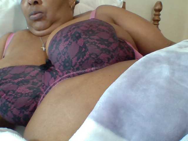 pussylips53 live cam on BongaCams