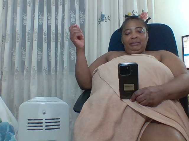 pussylips53 live cam on BongaCams