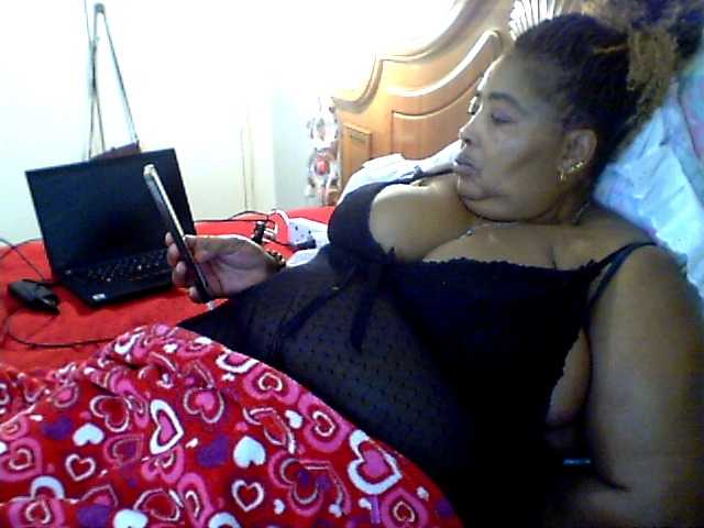 pussylips53's BongaCams show and profile