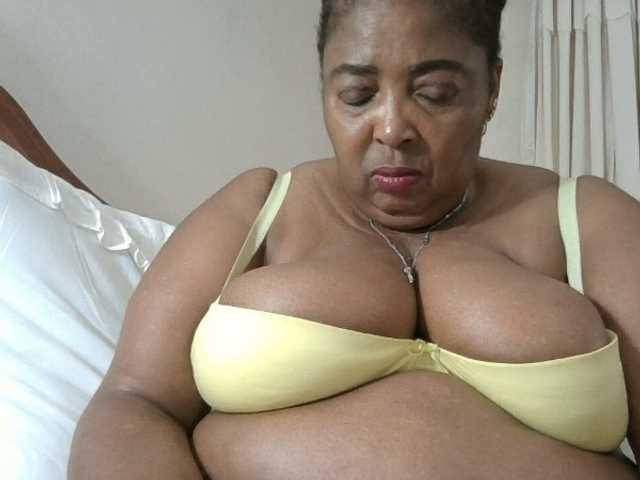 pussylips53 live cam on BongaCams