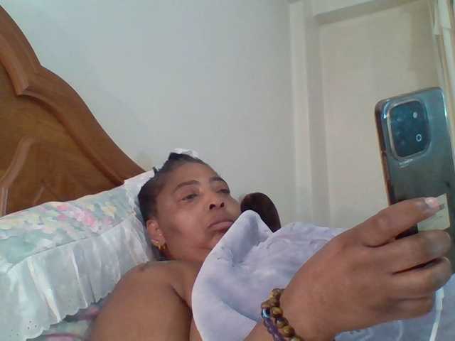 pussylips53 live cam on BongaCams