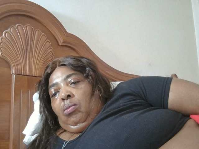 pussylips53, live now on BongaCams