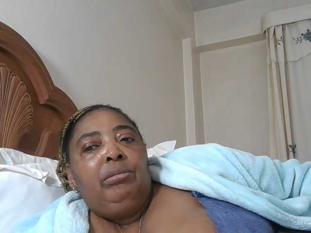 le modèle pussylips53 est en webcam porno dans un show sur le site bongacams, il possède les tags suivants: Ebony,Brunette,Shaved