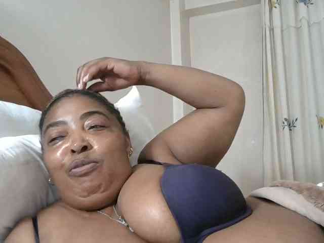 pussylips53 webcam