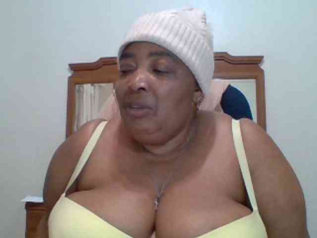 pussylips53 webcam