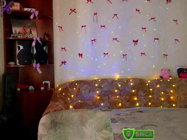 Lunariaaa webcam