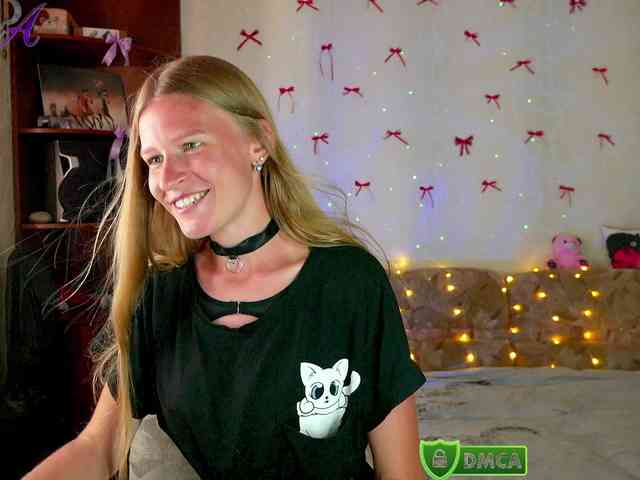Lunariaaa webcam