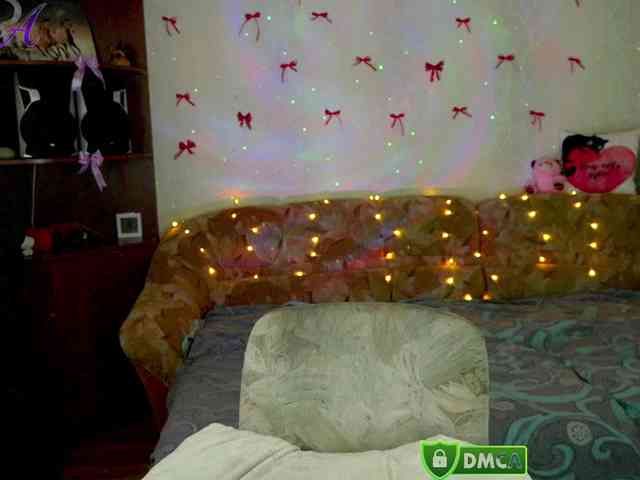 Lunariaaa webcam