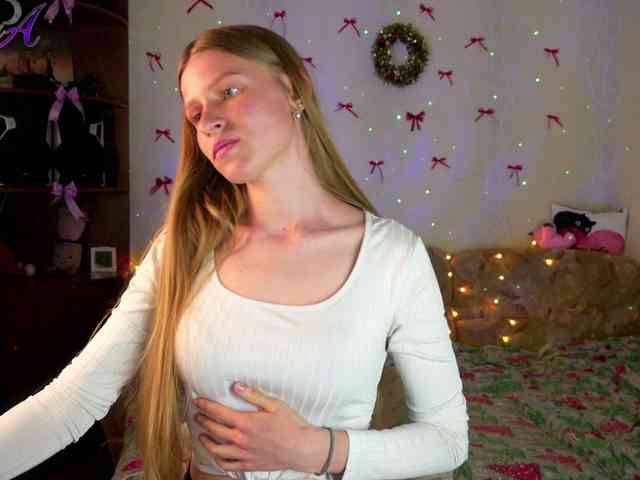 Lunariaaa webcam