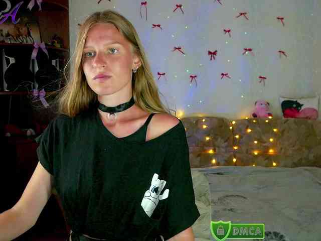 Lunariaaa webcam
