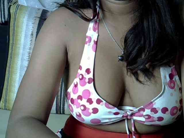 CrystalBella webcam