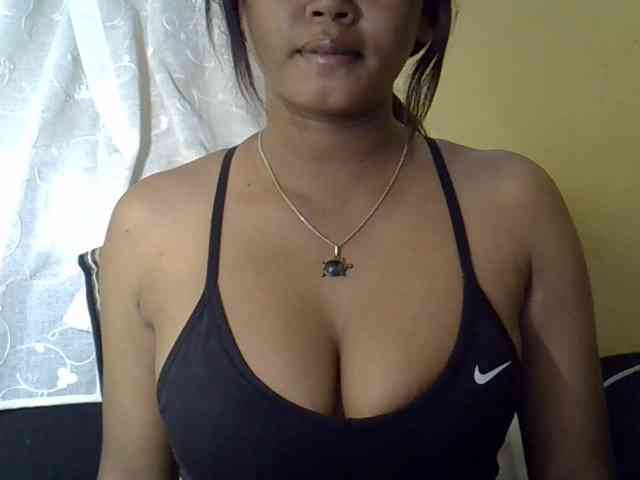CrystalBella webcam