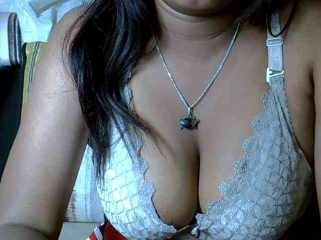 CrystalBella webcam
