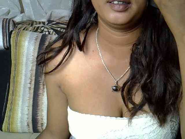 CrystalBella Live Webcam on BongaCams