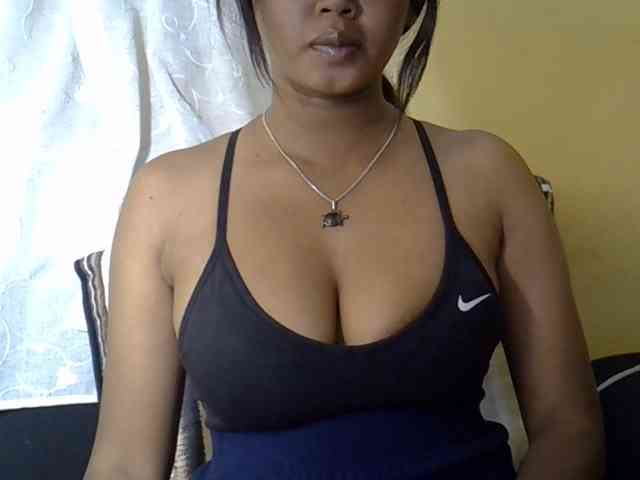 CrystalBella webcam