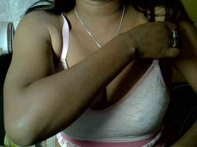 CrystalBella webcam