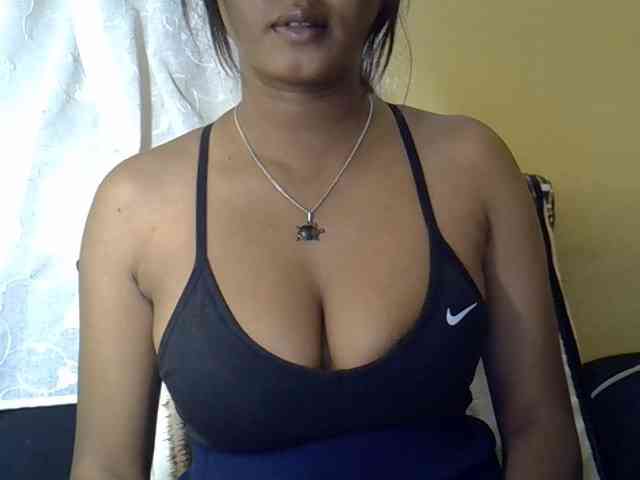 CrystalBella webcam