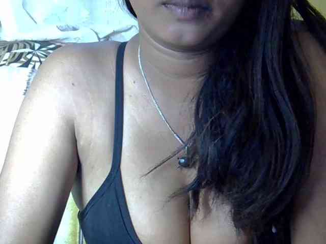 CrystalBella webcam