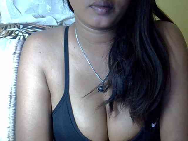 CrystalBella webcam