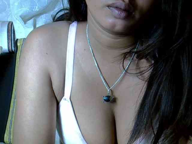 CrystalBella webcam