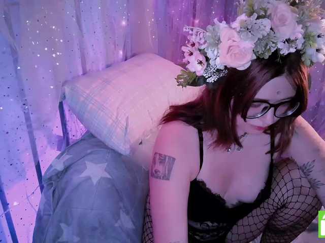 mymoonstar live cam on BongaCams