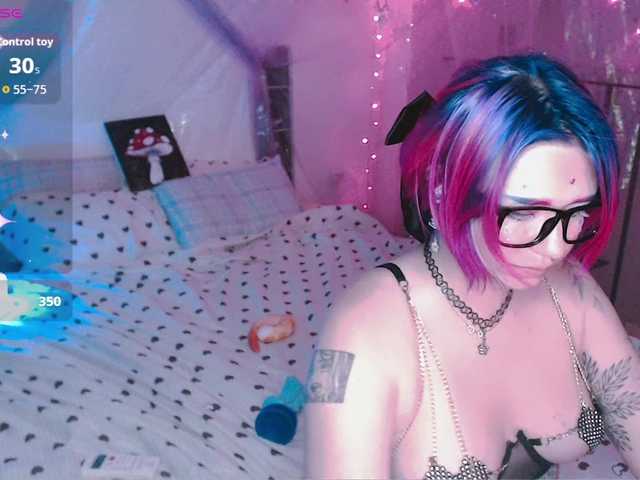 Sex chat gratuit in direct cu mymoonstar pe BongaCams
