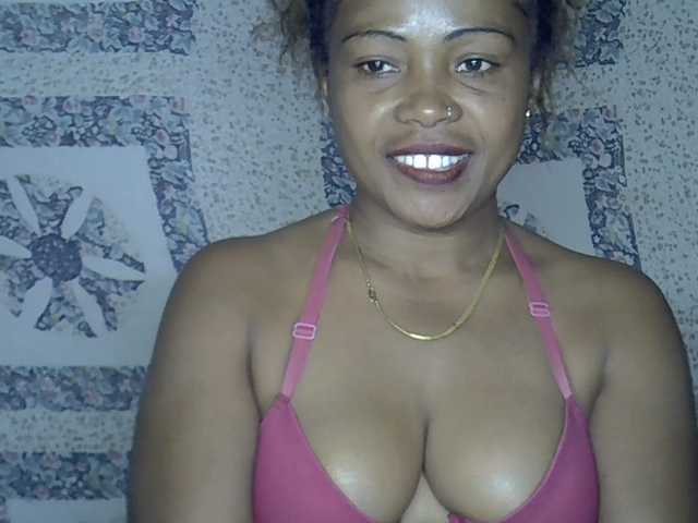 Sexywife1 live cam on BongaCams