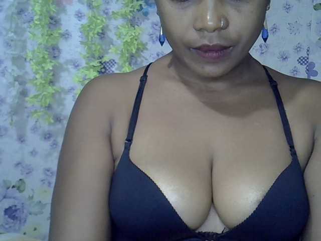 Sexywife1 live cam on BongaCams