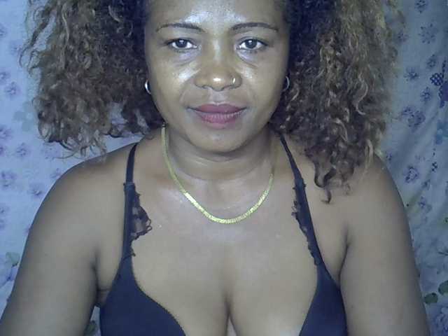 Sexywife1 live cam on BongaCams