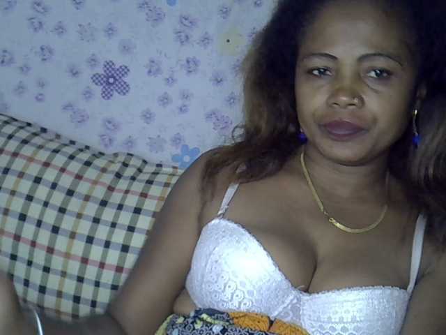 Sexywife1 live cam on BongaCams