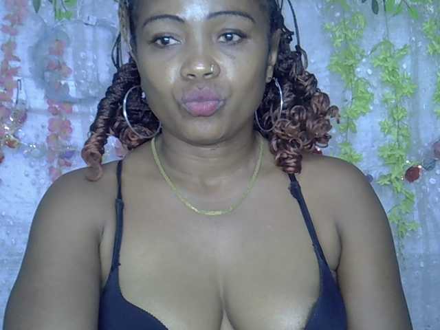 Sexywife1 live cam on BongaCams