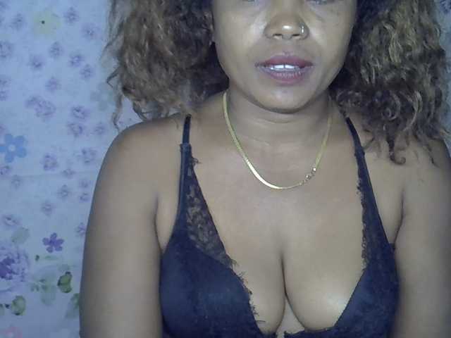 Sexywife1 live cam on BongaCams