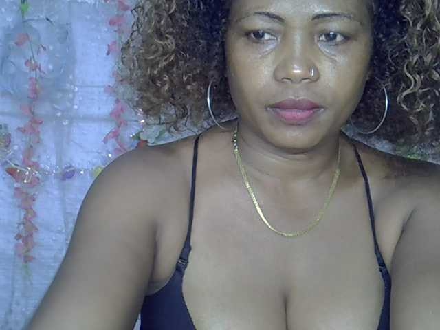 Sexywife1 live cam on BongaCams