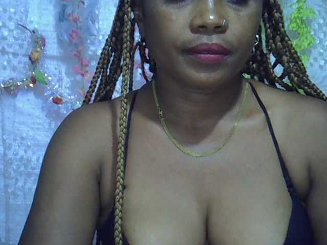 Sexywife1 live cam on BongaCams