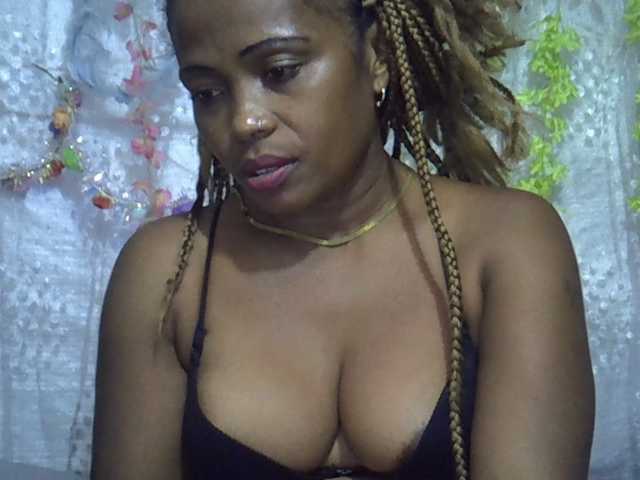 Sexywife1 live cam on BongaCams
