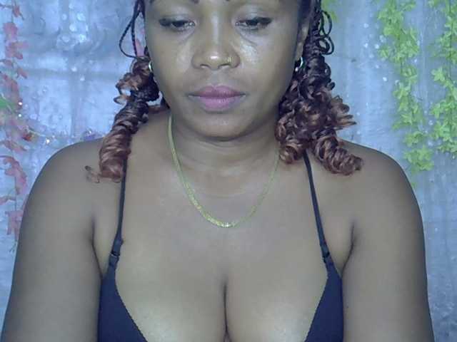 Sexywife1, en directo ahora en BongaCams