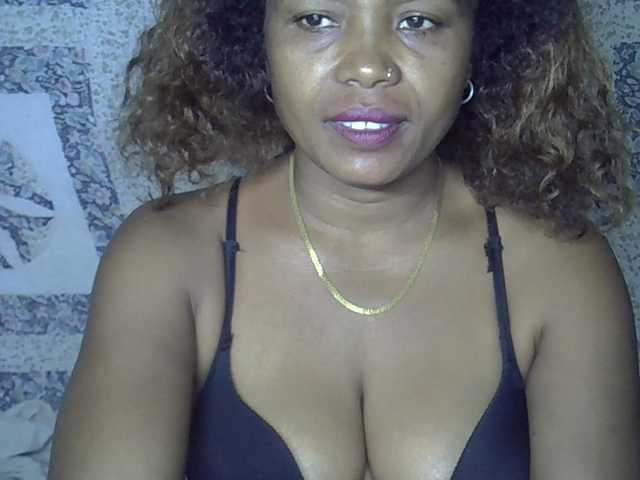 Sexywife1 live cam on BongaCams