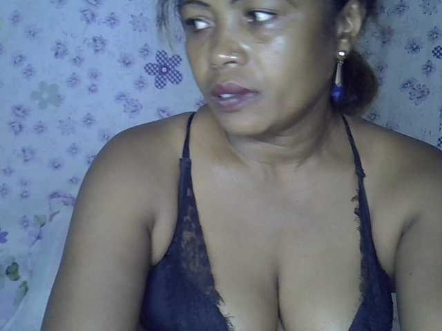 Sexywife1 live cam on BongaCams