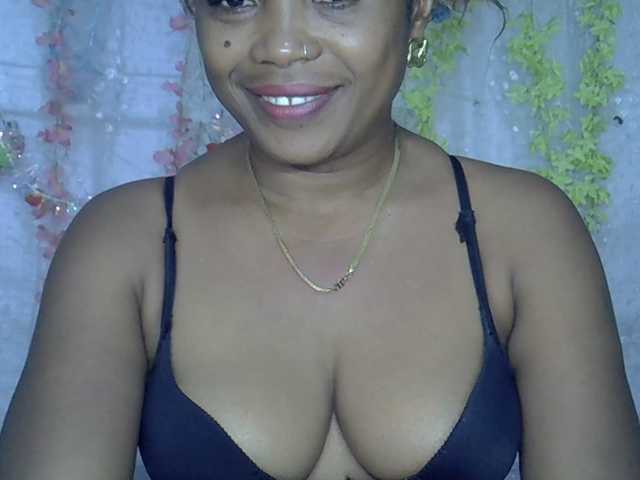 Sexywife1 live cam on BongaCams