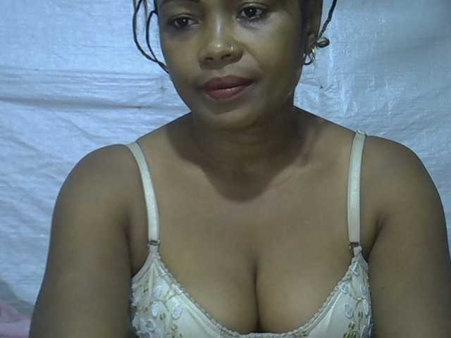Sexywife1 live cam on BongaCams