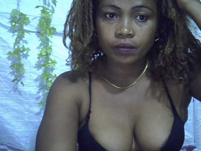 Sexywife1 live cam on BongaCams