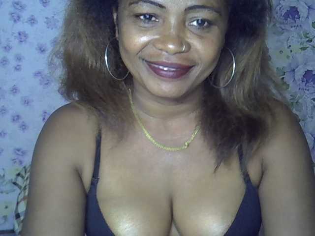 Sexywife1 live cam on BongaCams