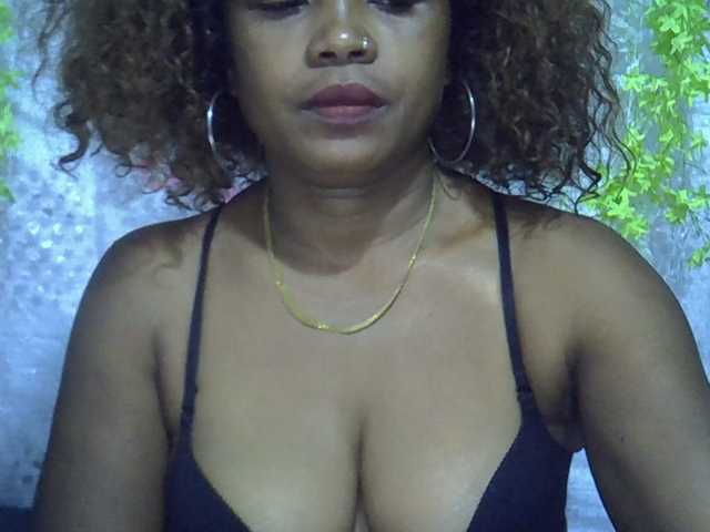 Sexywife1 live cam on BongaCams
