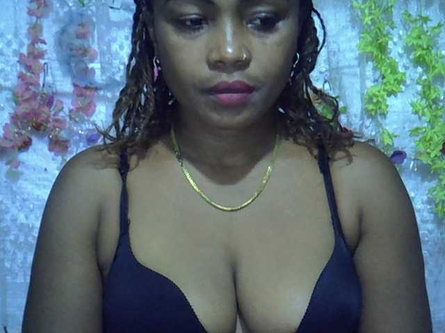 Sexywife1 live cam on BongaCams