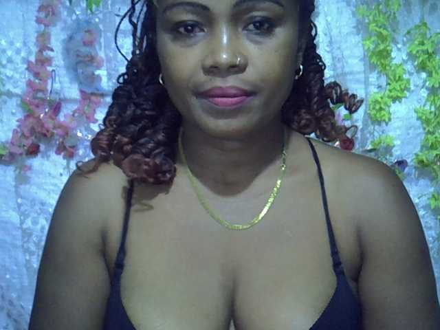 Sexywife1 live cam on BongaCams