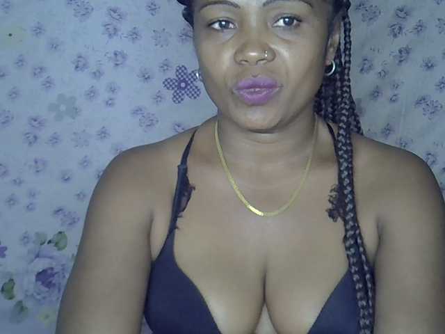 Sexywife1 live cam on BongaCams