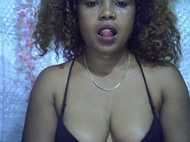 Sexywife1 live cam on BongaCams